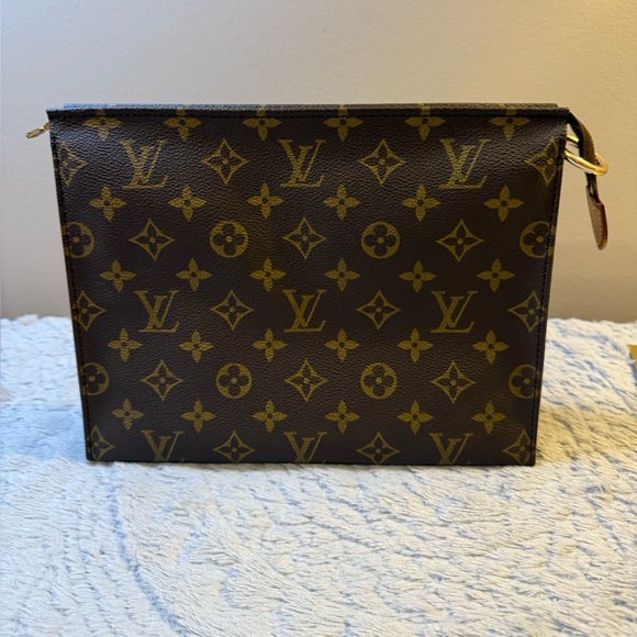 Louis Vuitton Toiletry 26 with crossbody insert - Picture 1 of 11